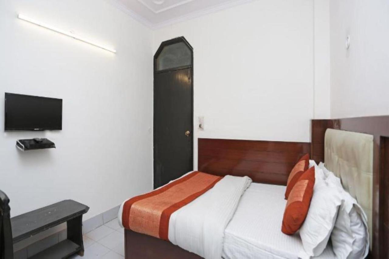 Hotel I Stay & Revels Near New Delhi Railway Station- By Ap Singh Hotels Nova Deli Exterior foto
